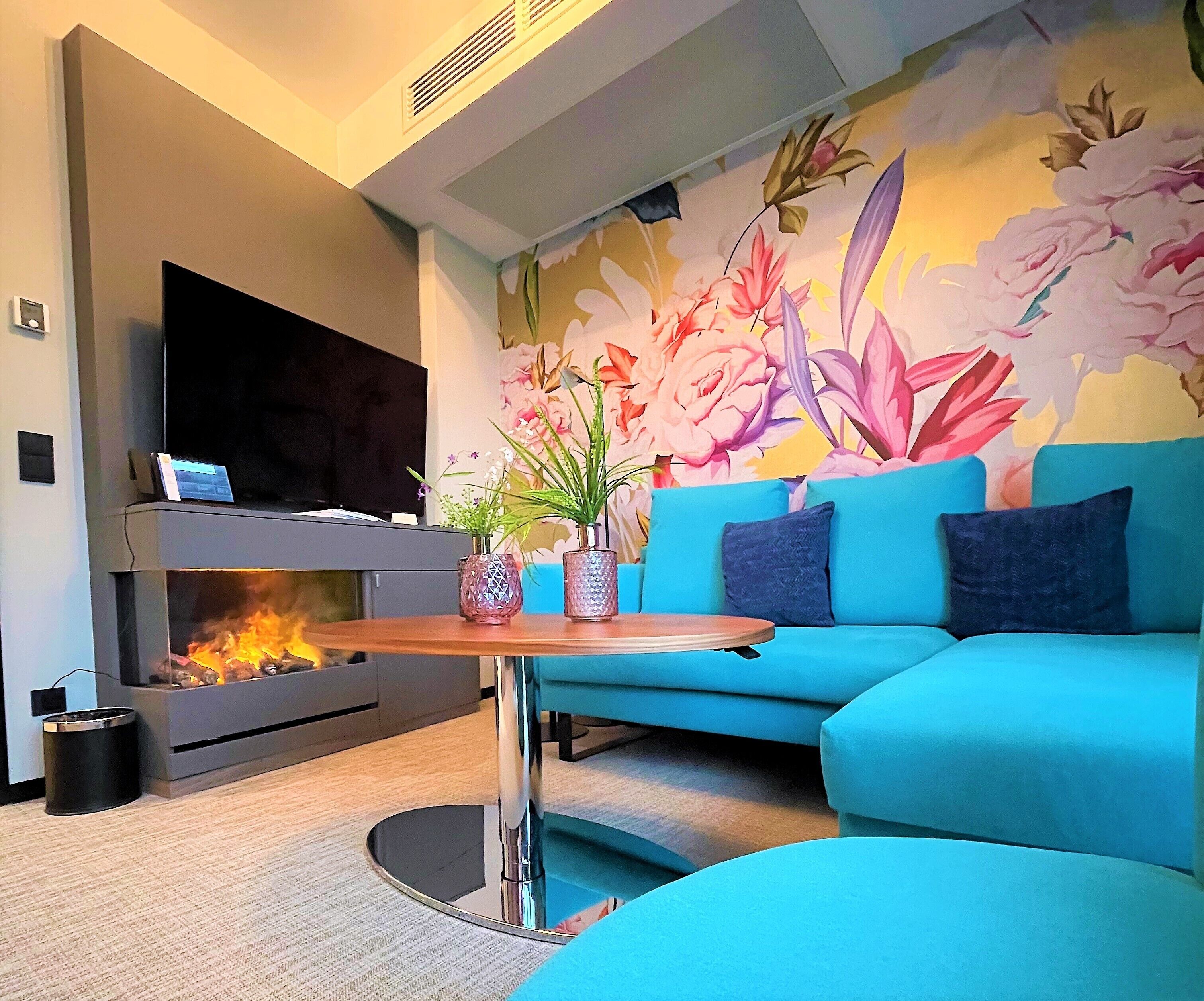 deluxe penthouse-suite sea view | living area | 40-inch flat-screen tv with satellite channels, tv, fireplace