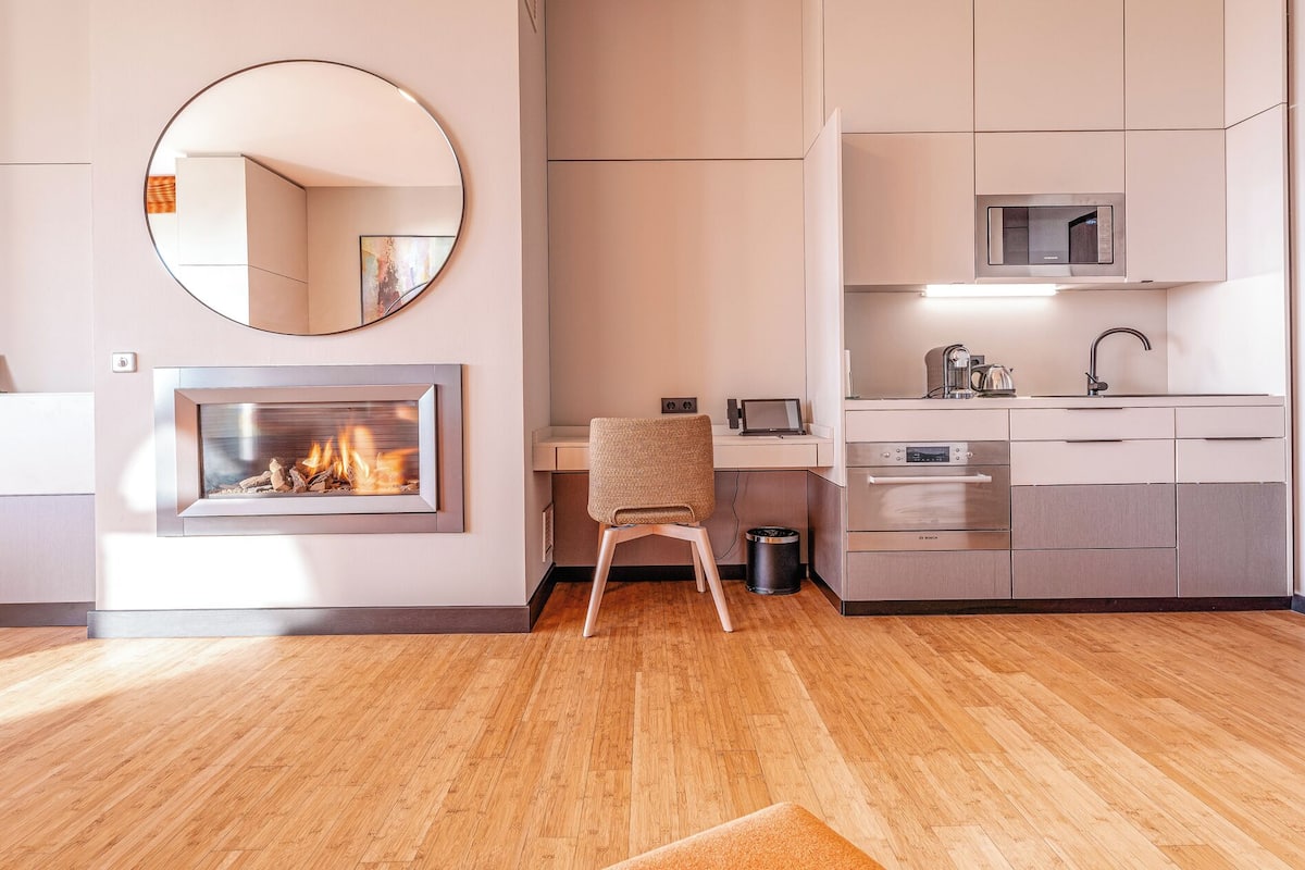 one-bedroom apartment - sea view (fire safety window in bedroom, cannot be opened) | private kitchen