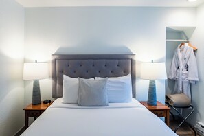 Suite, 2 Schlafzimmer | Laptopgeeigneter Arbeitsplatz, Bügeleisen/Bügelbrett, kostenloses WLAN