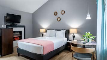 Queen Room | Laptop workspace, iron/ironing board, free WiFi, bed sheets