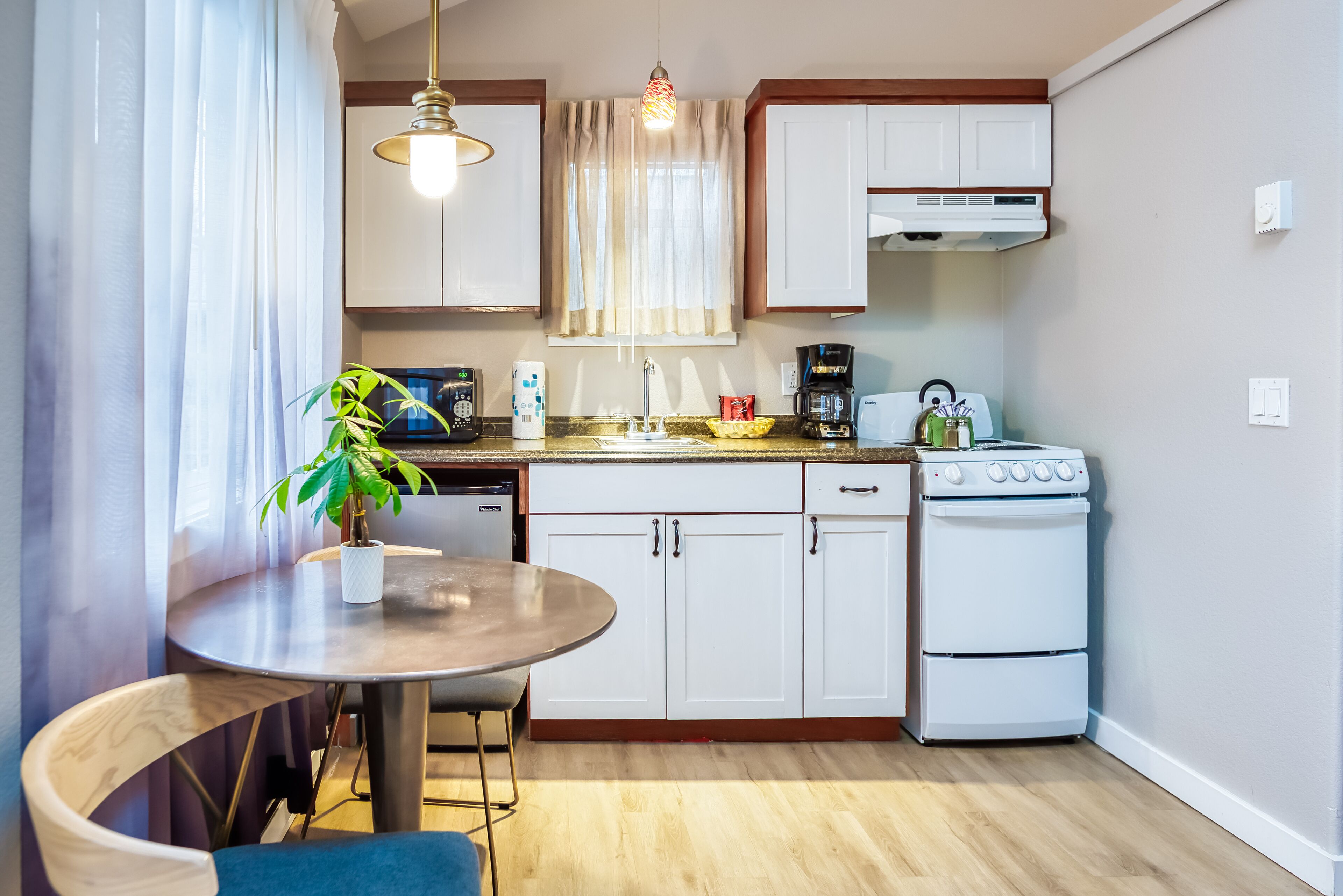 room | in-room dining