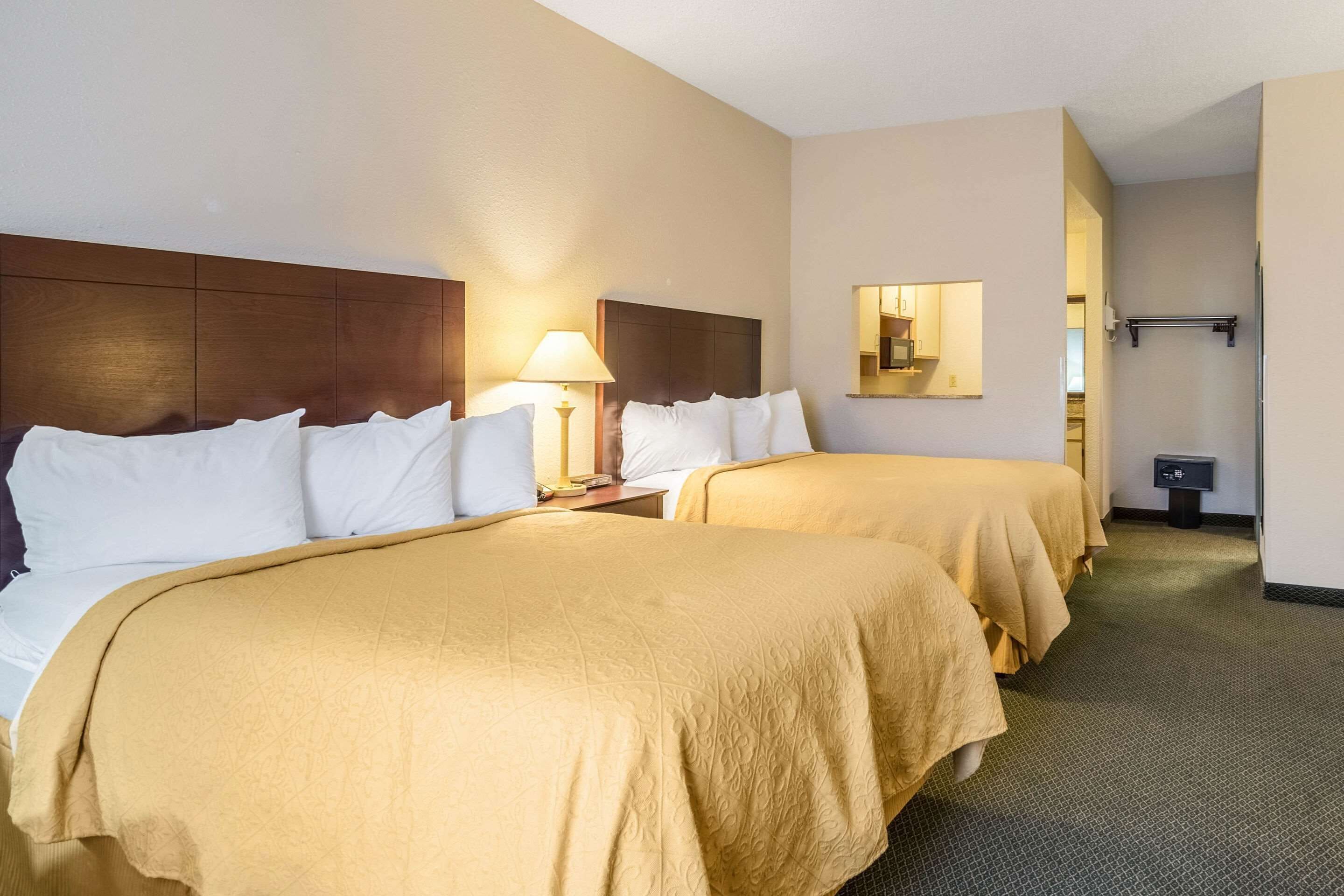 standard double room, 2 double beds, non smoking | premium bedding, pillow-top beds, in-room safe, desk