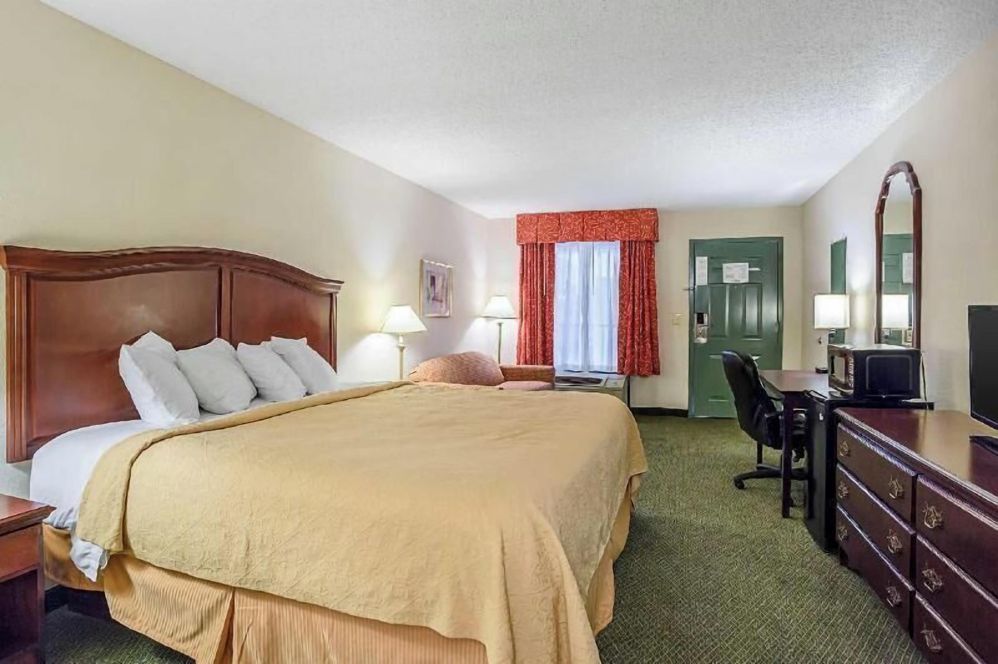 Premium bedding, pillowtop beds, in-room safe, desk