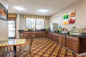 Free daily buffet breakfast  - Quality Inn Heber Springs (Heber Springs)