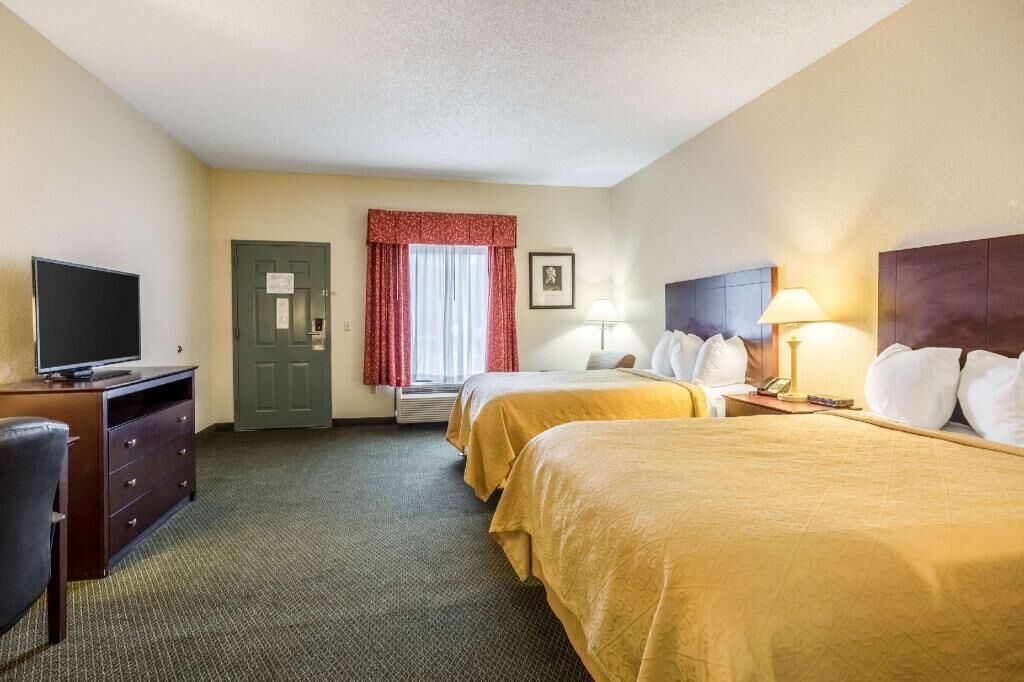 Premium bedding, pillowtop beds, in-room safe, desk