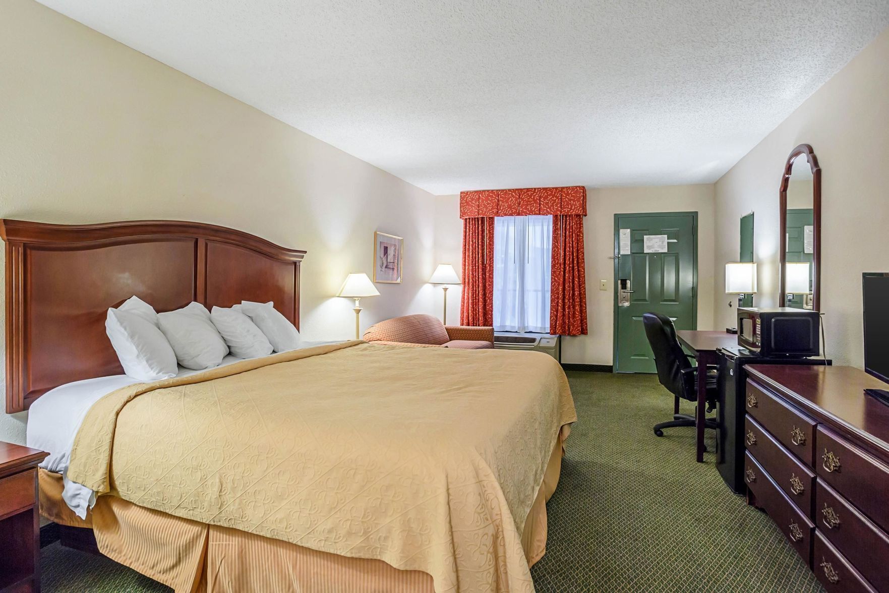 Premium bedding, pillowtop beds, in-room safe, desk