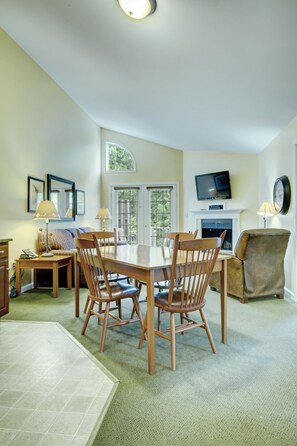 Lägenhet Deluxe - 2 sovrum - bubbelpool | Sängtillbehör av högsta kvalitet, strykjärn/strykbräda och gratis wi-fi