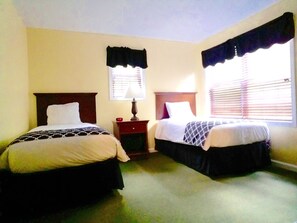 Premium bedding, iron/ironing board, free WiFi, bed sheets - Crotched Mountain Resort (Francestown)