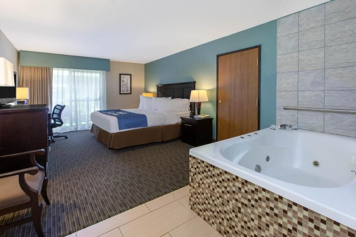 Desk, iron/ironing board, WiFi (free), bed sheets