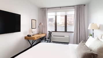 Premium bedding, in-room safe, iron/ironing board