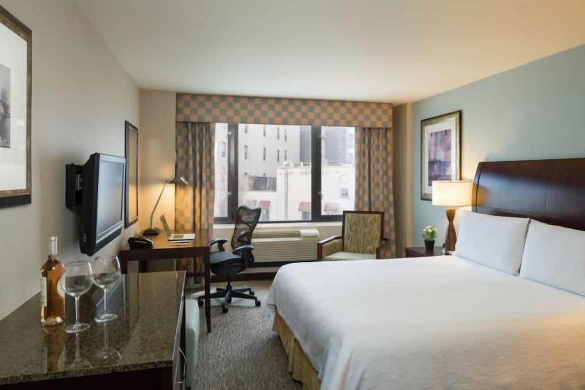 Premium bedding, in-room safe, iron/ironing board, WiFi (free)