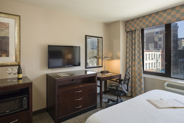 Premium bedding, in-room safe, iron/ironing board