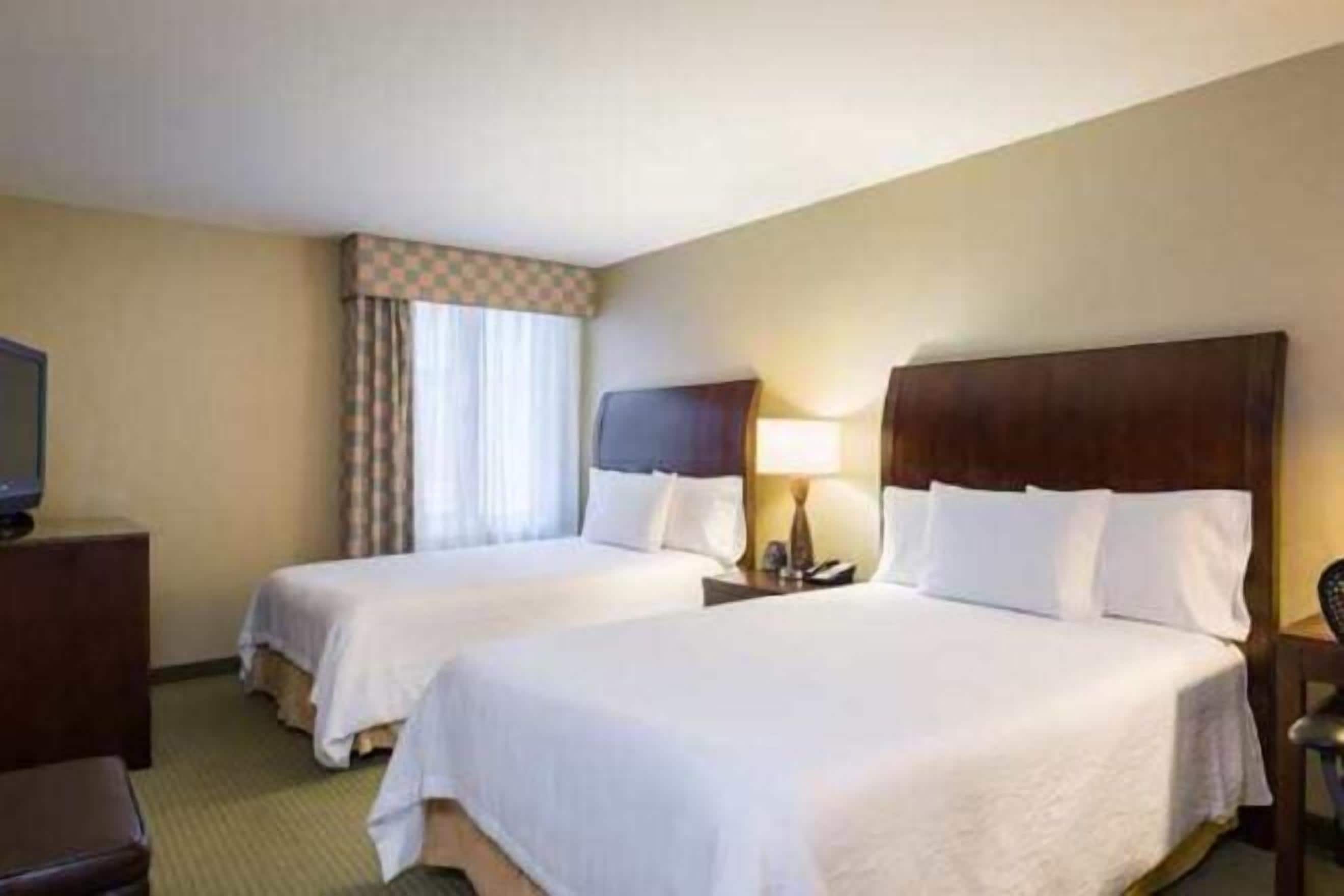 Hochwertige Bettwaren, Zimmersafe, Bügeleisen/Bügelbrett