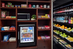 Snack bar - Skirvin Oklahoma City, a Hilton Hotel (Oklahoma City)
