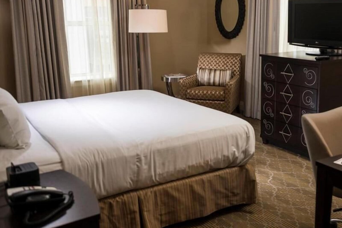 Seprai premium, brankas, dan setrika/meja setrika
