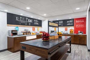 Free daily buffet breakfast  - Hampton Inn & Suites Richmond, IN (Richmond)