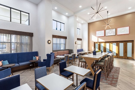 Free daily buffet breakfast. Hampton Inn & Suites Richmond, IN