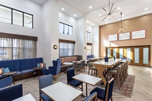 Café da manhã com buffet grátis todos os dias