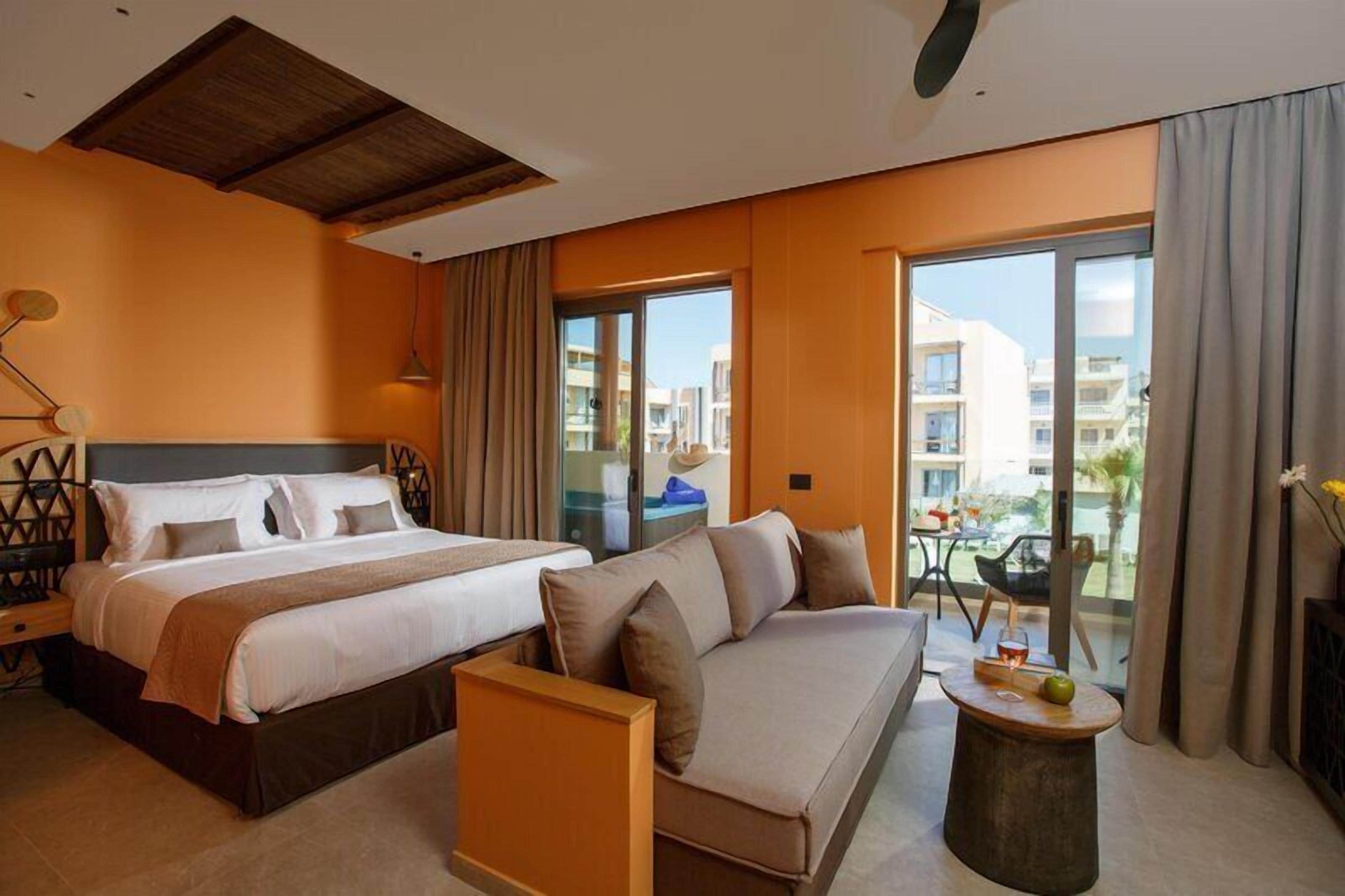 Romantic Deluxe Suite with Jacuzzi