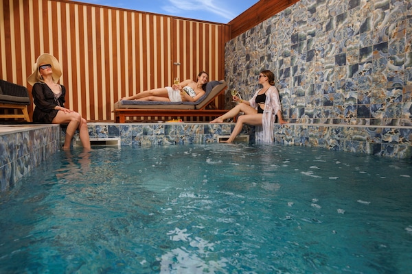 Junior Suite with Private Pool | Piscine privée