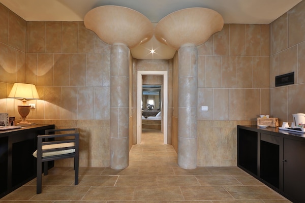 Suite | Área de sala de estar | Televisión LCD