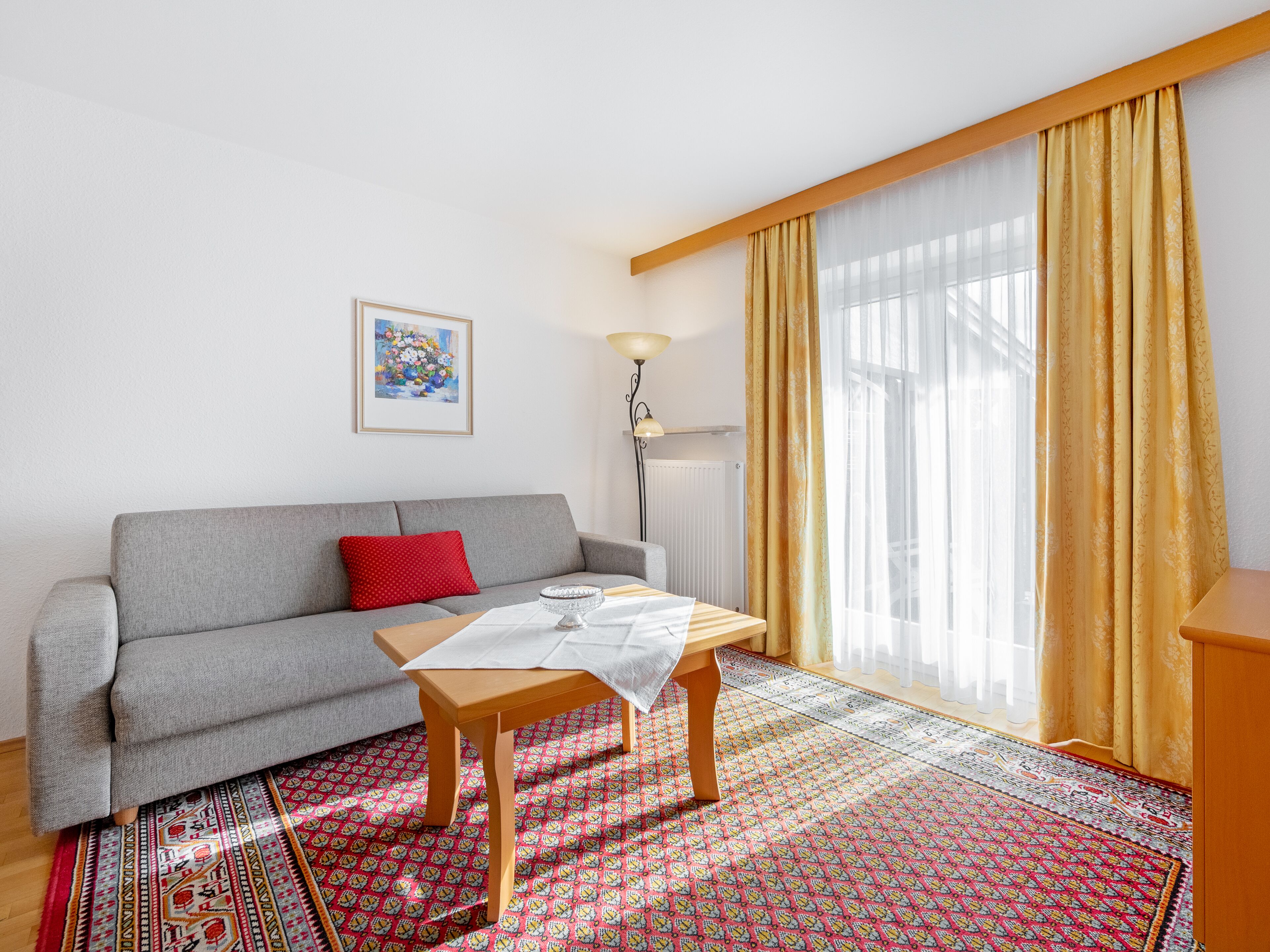 deluxe studio | living area | tv