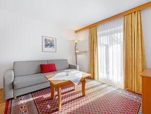 Estudio Deluxe | Área de sala de estar | Televisión 