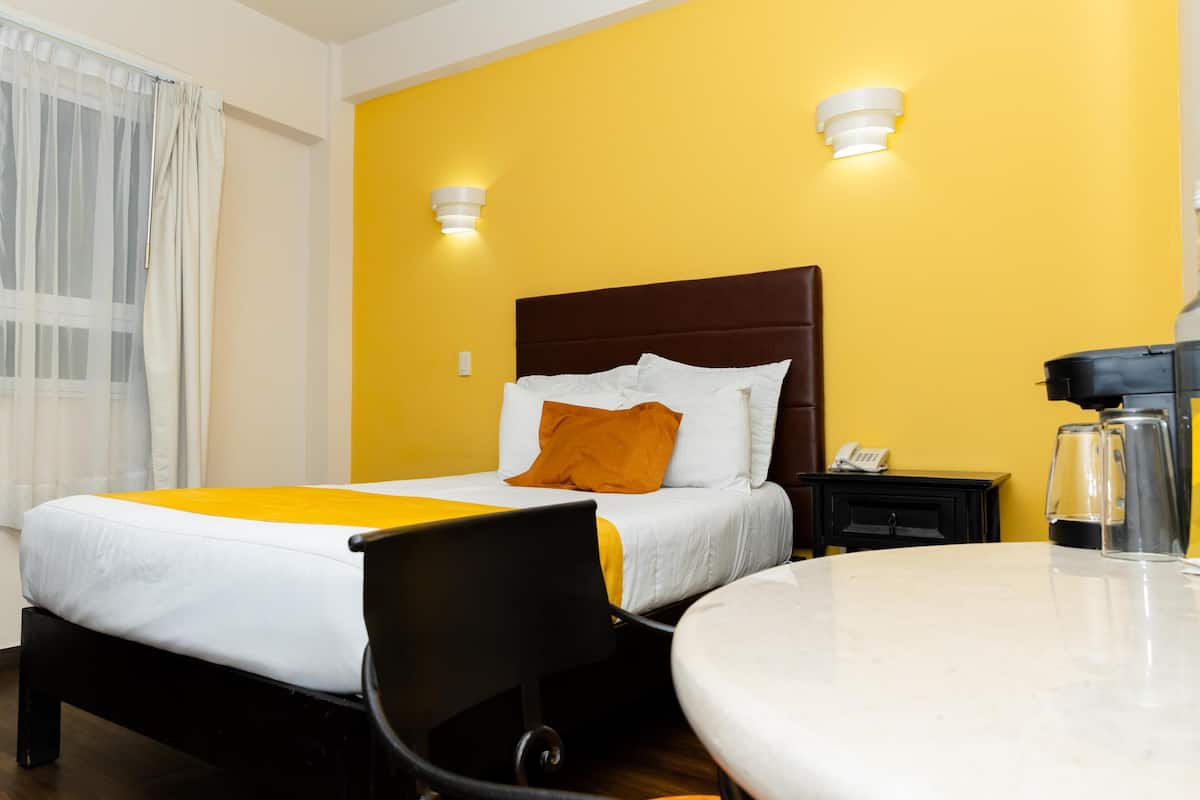 Premium bedding, in-room safe, WiFi (free), bed sheets