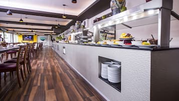 Daily full breakfast (MXN 170 per person)