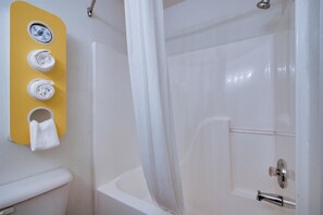 Ensemble douche/baignoire, serviettes fournies