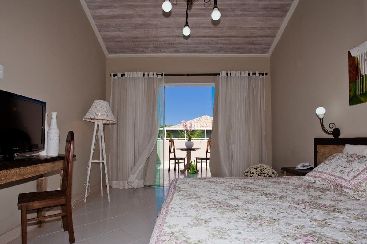 deluxe room | 1 bedroom, minibar, in-room safe, individually decorated