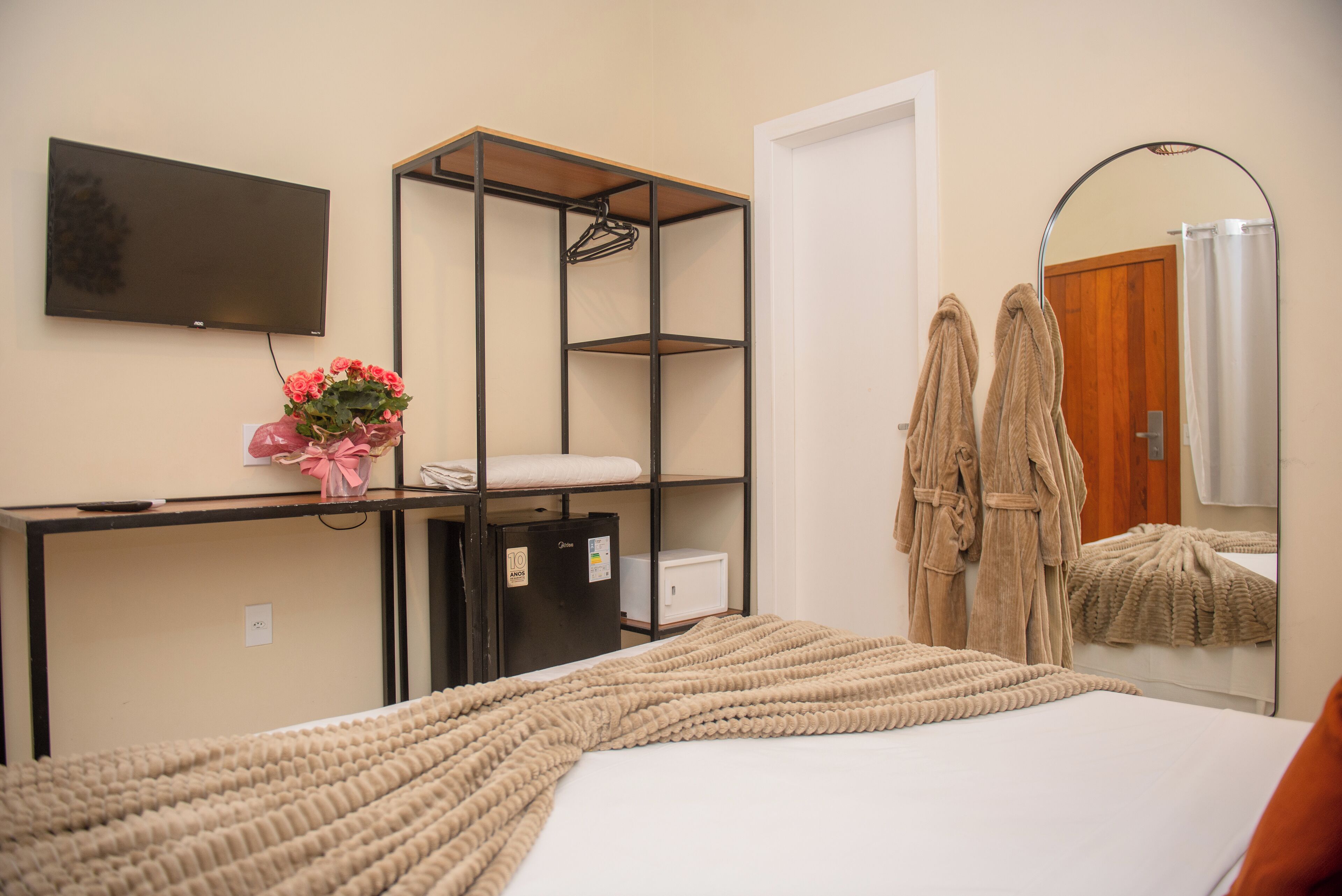 standard room | 1 bedroom, minibar, in-room safe, individually decorated
