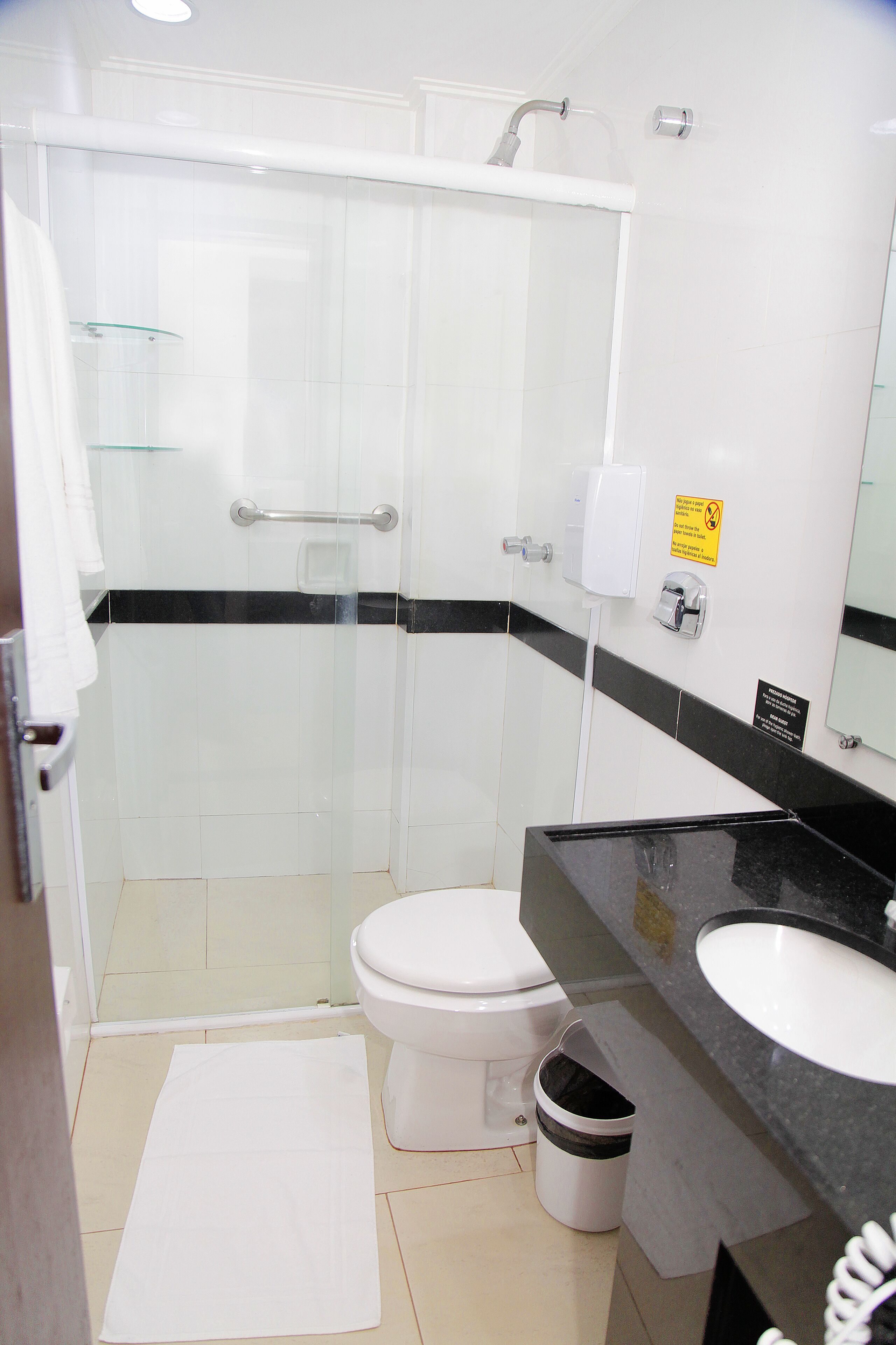 deluxe single room | minibar, in-room safe, free wifi