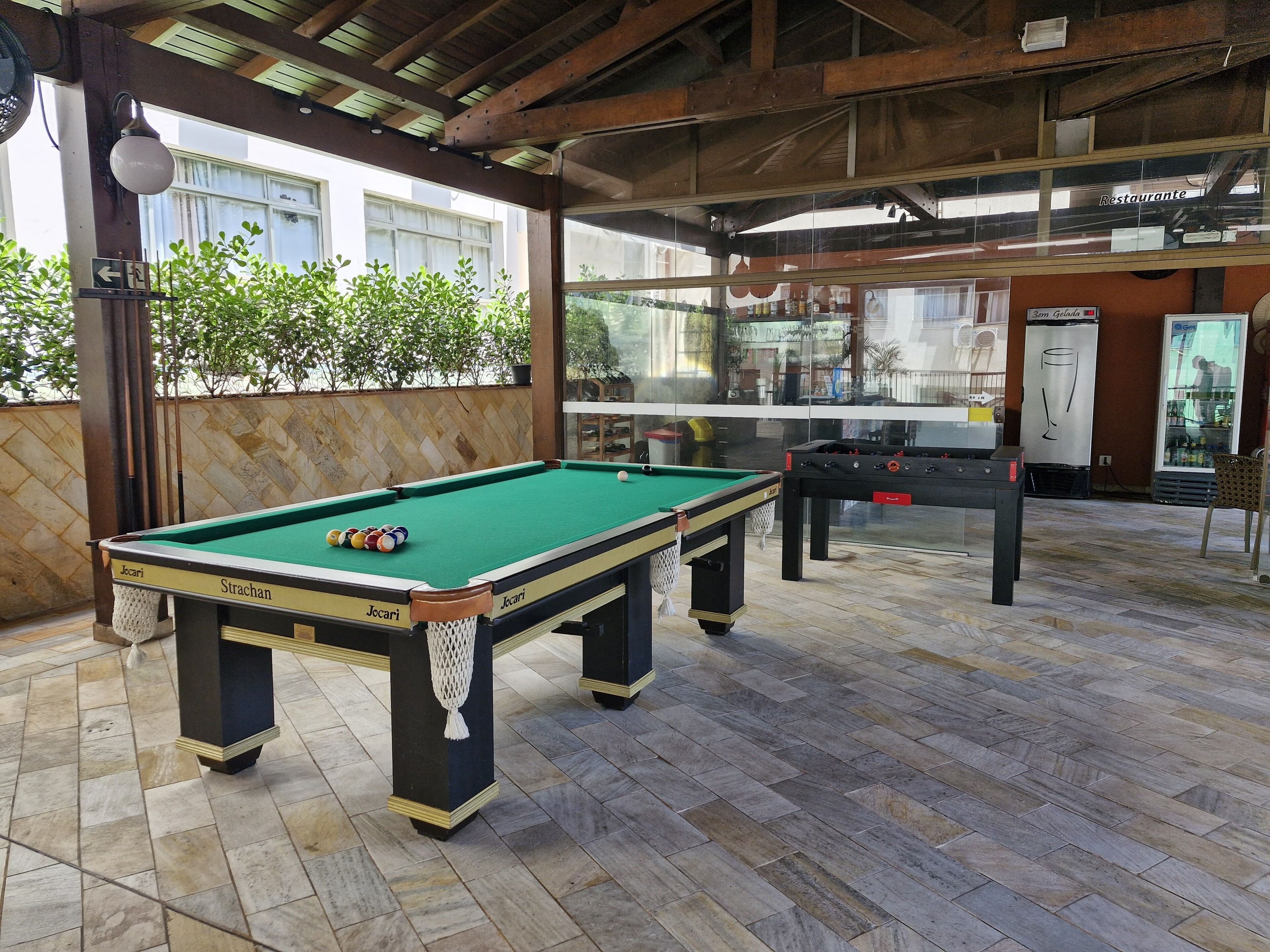 2 bars/lounges, poolside bar