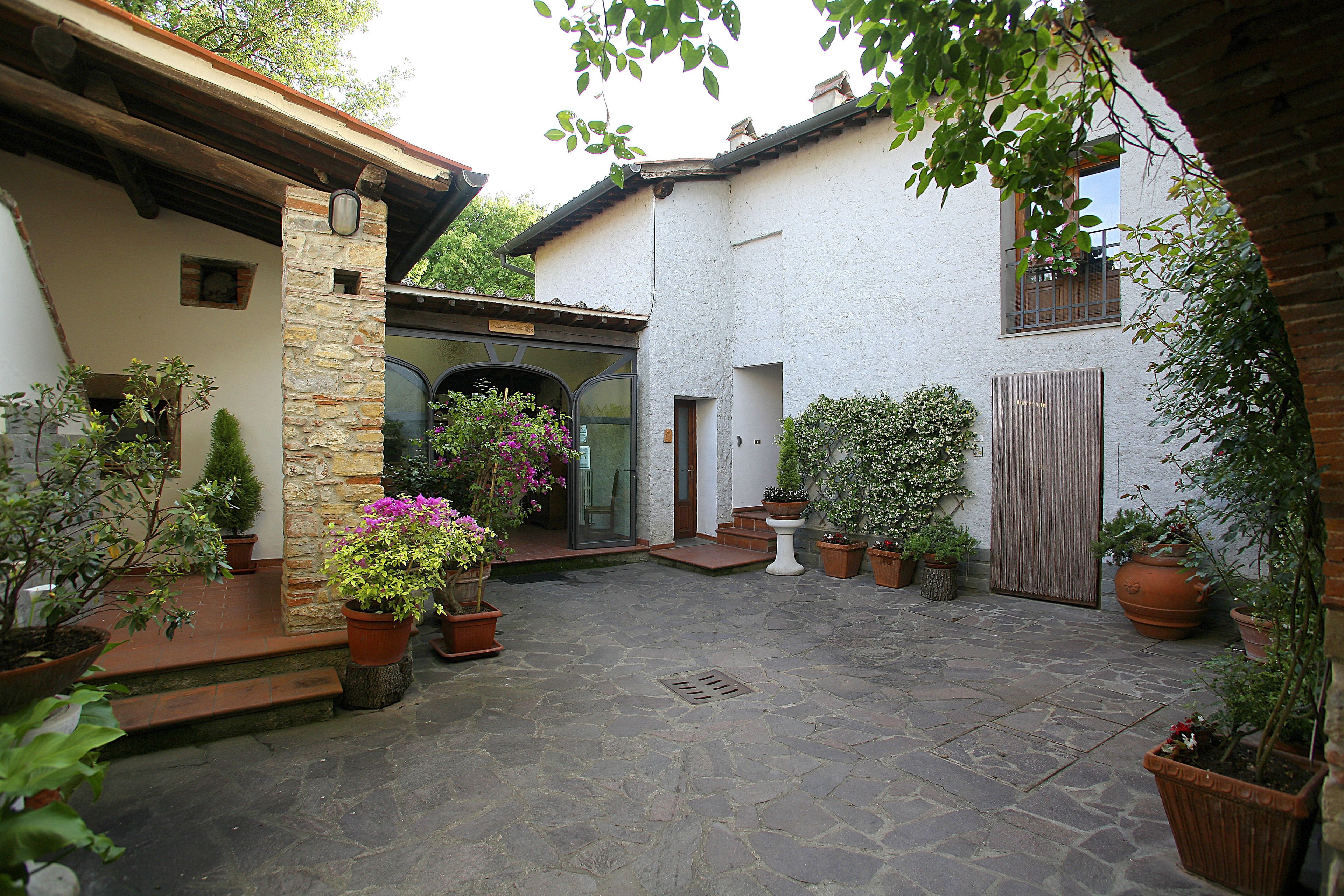 Blick auf den Pool, täglich geöffnet