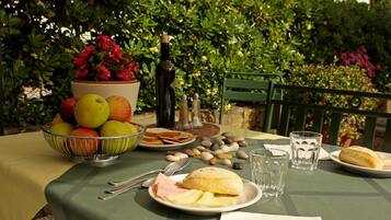 Bao gồm bữa sáng buffet hàng ngày