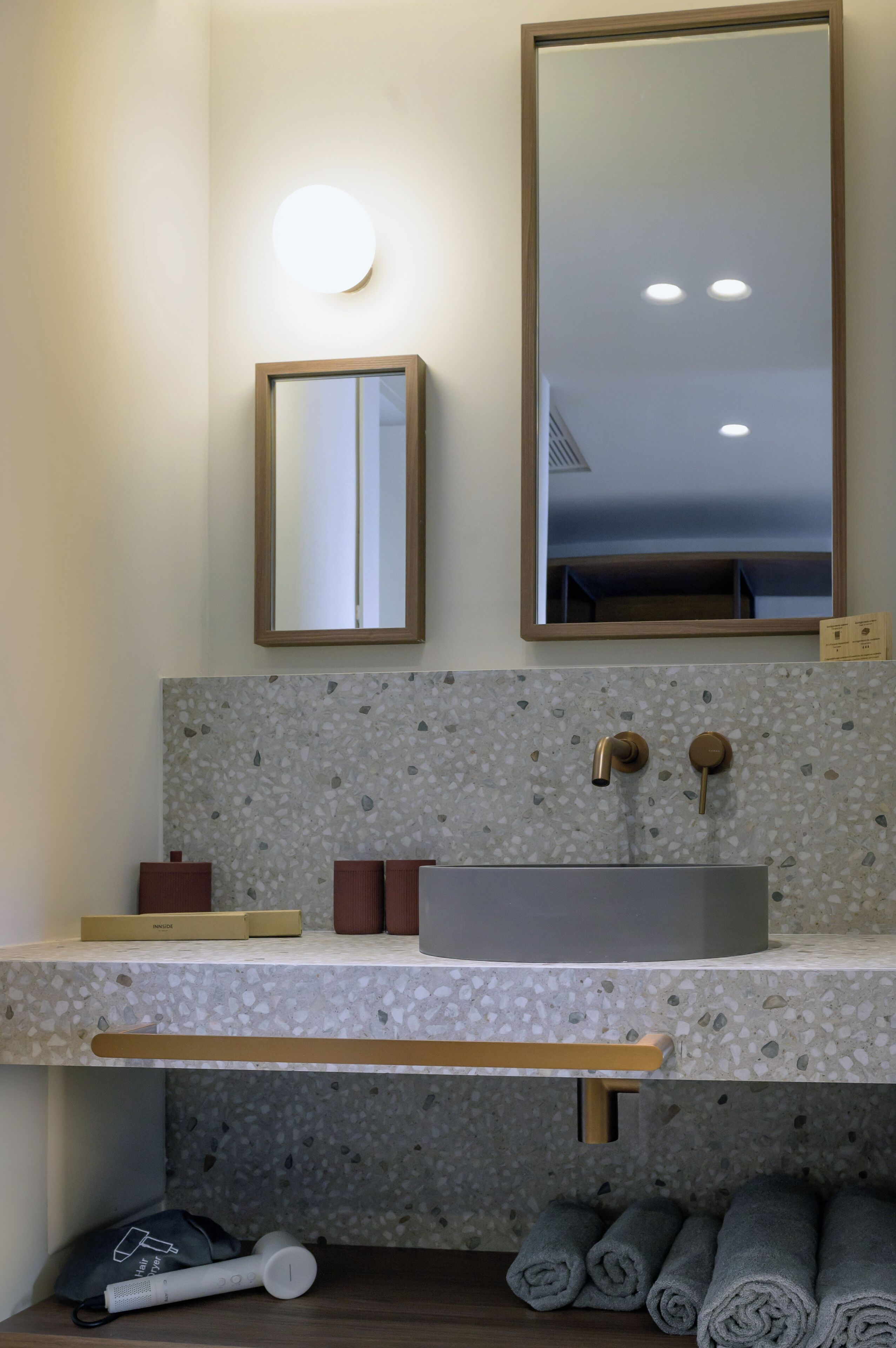 shower, rainfall showerhead, free toiletries, hair dryer