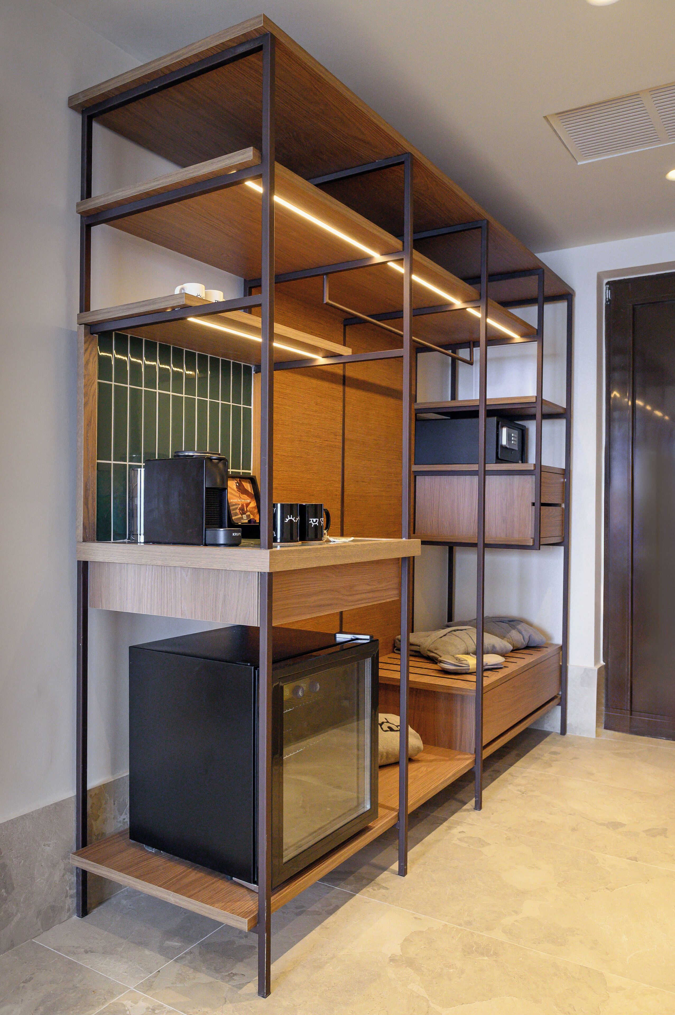 innside room | 3 bedrooms, minibar, desk, blackout curtains