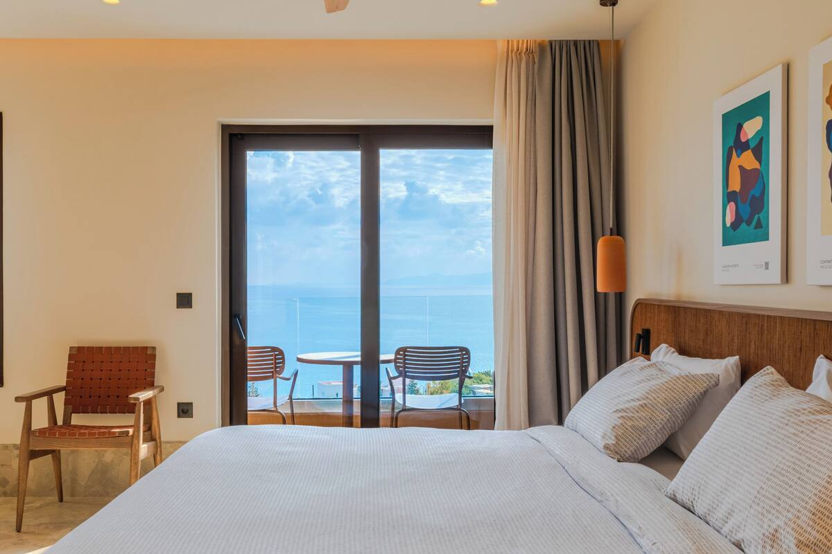 Innside Room Sea View | Free minibar items, in-room safe, desk, blackout curtains