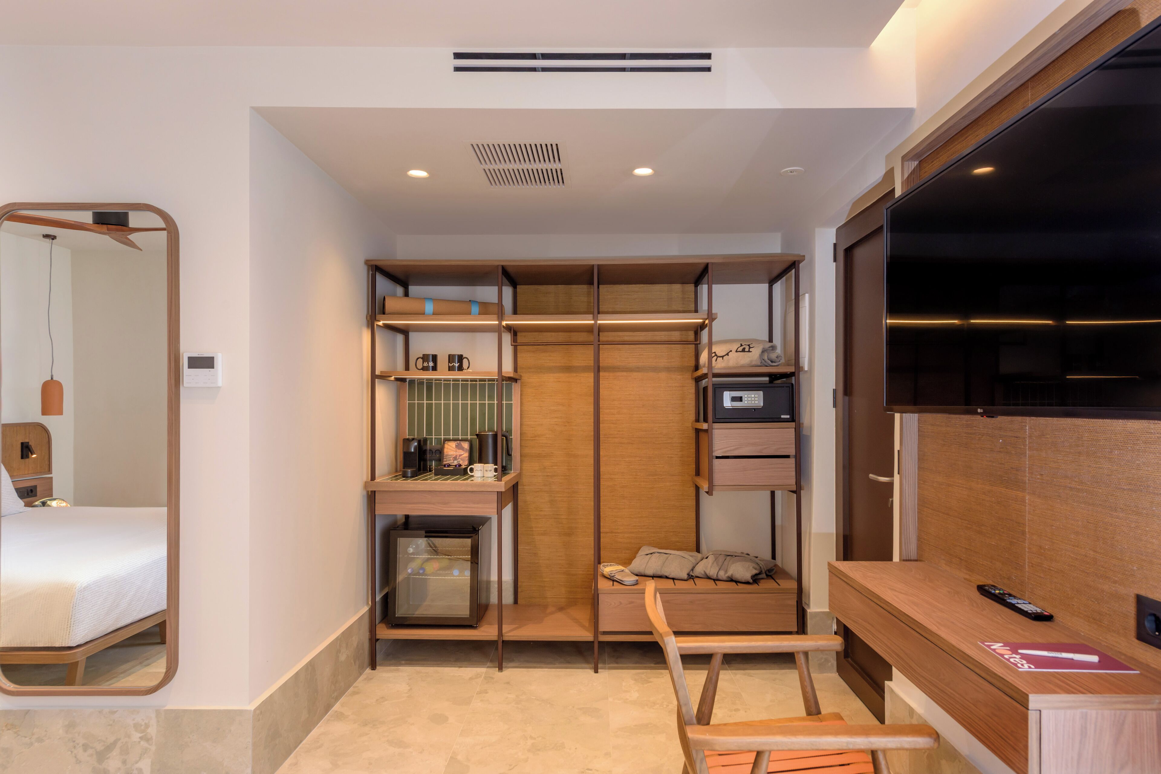 3 bedrooms, minibar, desk, blackout curtains