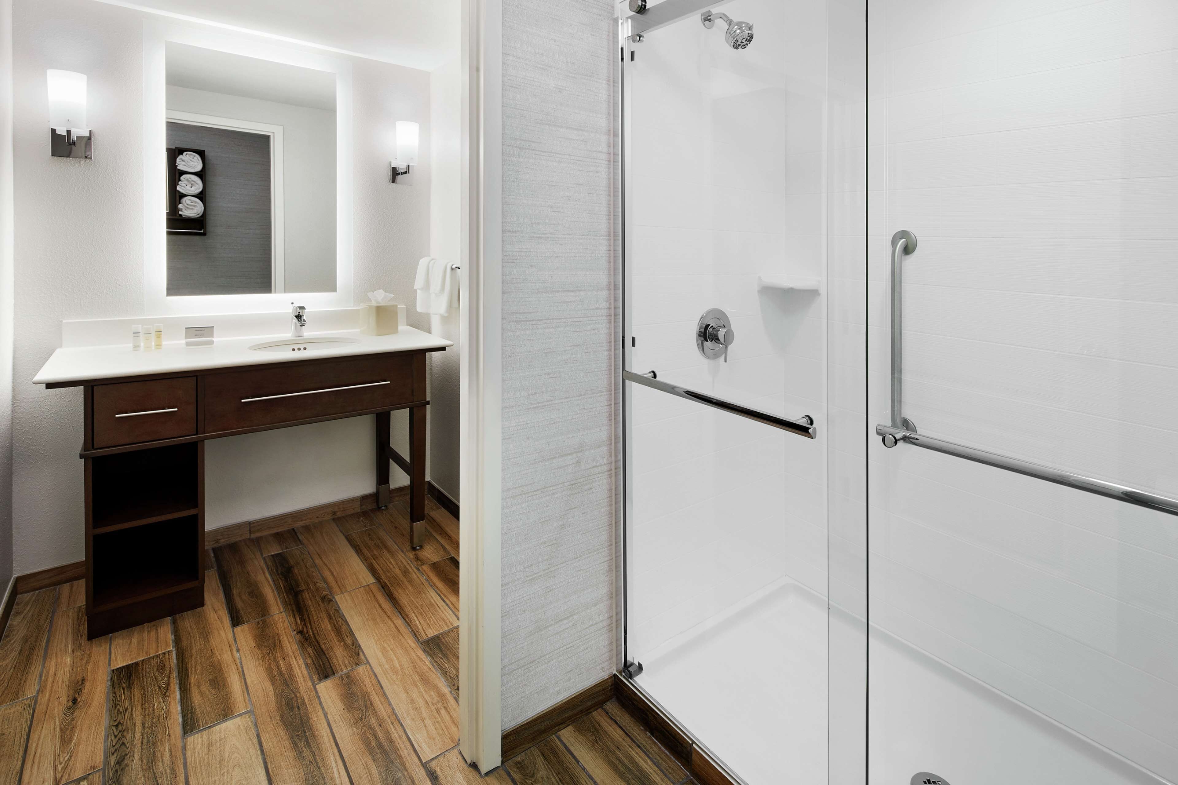 combined shower/bathtub, free toiletries, hair dryer, towels