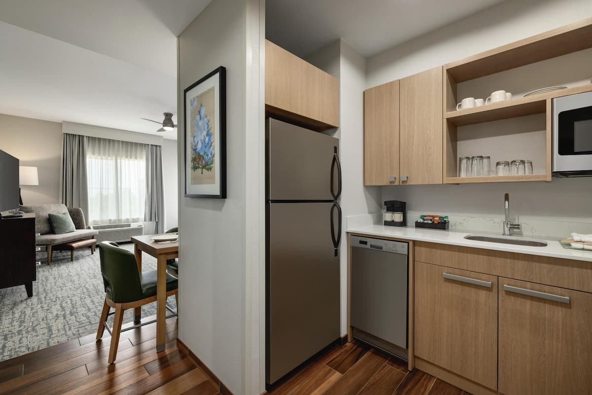 studio suite, 1 king bed | private kitchen | fridge, microwave, oven, stovetop