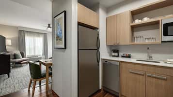 Studio Suite, 1 King Bed | Private kitchen | Fridge, microwave, oven, stovetop
