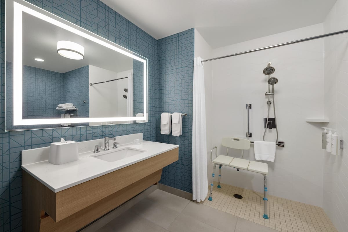Premier Room, 1 King Bed, Accessible (Roll-In Shower) | Bathroom | Hair dryer, towels