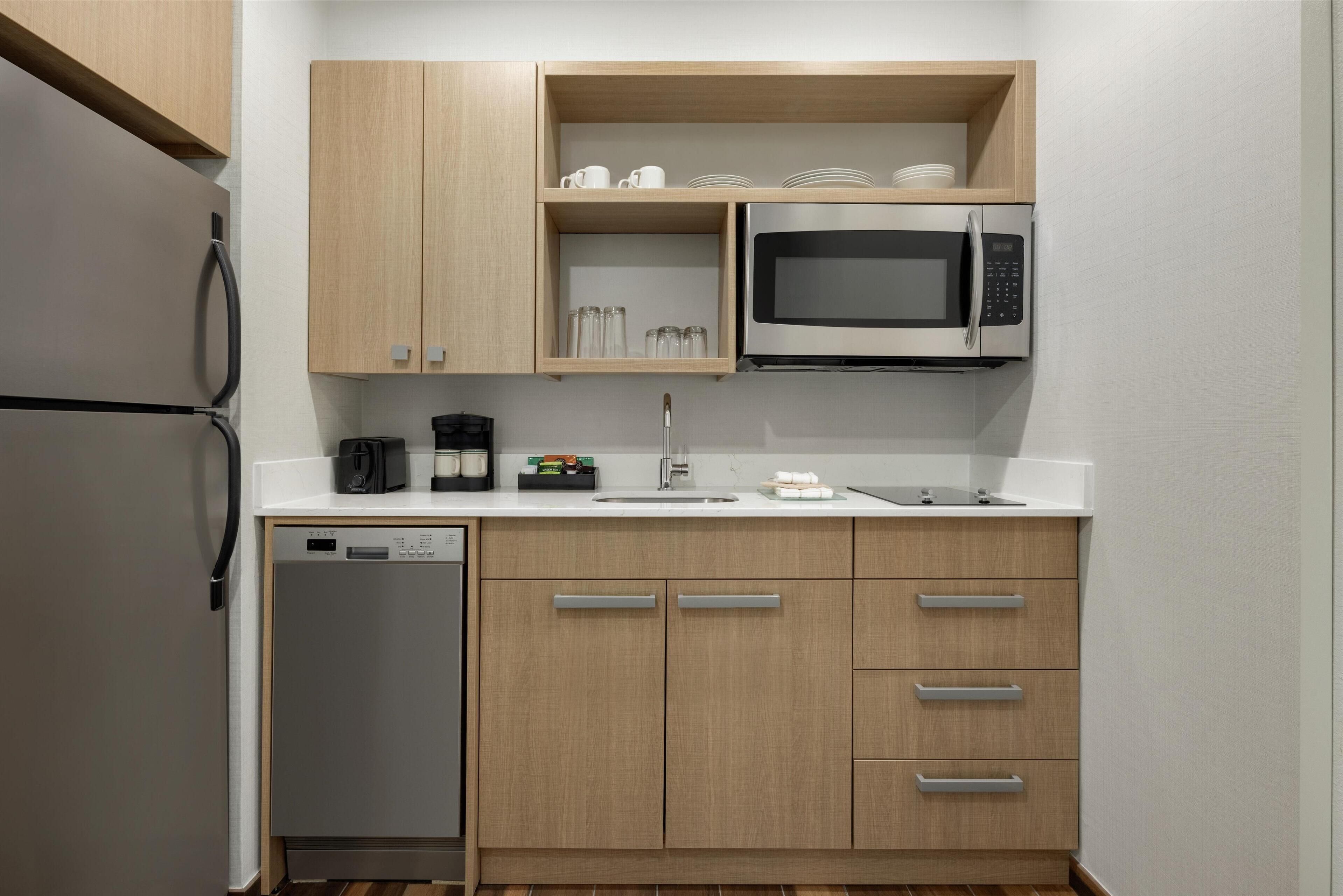 studio suite, 1 king bed | private kitchen | fridge, microwave, oven, stovetop