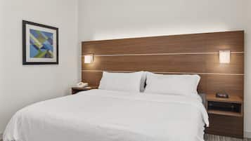 Ropa de cama de alta calidad, caja fuerte, escritorio y cortinas opacas