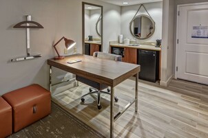 Estudio, 1 cama de matrimonio grande con sofá cama, no fumadores | Ropa de cama de alta calidad, caja fuerte, escritorio