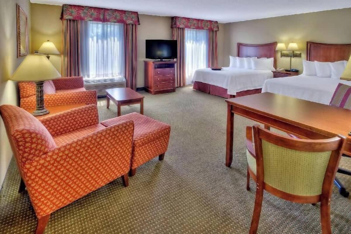 Premium bedding, in-room safe, desk, laptop workspace