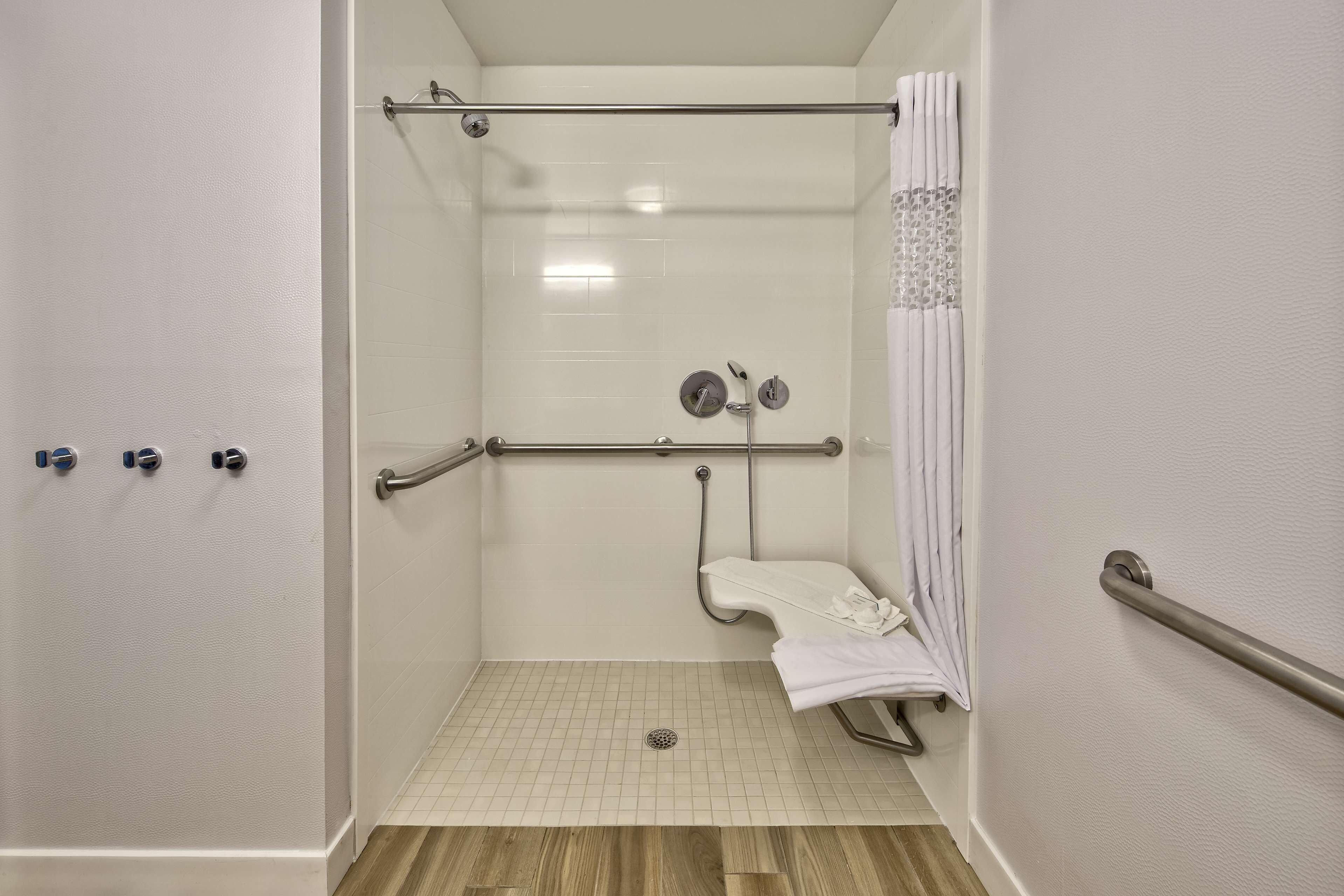 studio, 1 king bed, accessible, non smoking | bathroom shower
