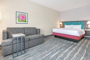 One king bed study non smoking | Desk, laptop workspace, blackout drapes, iron/ironing board - Hampton Inn Kingsville (Kingsville)